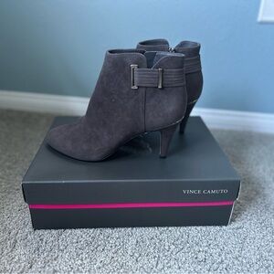 Vince Camuto Vinisha Women's Dark Gray Ankle Booties
New.